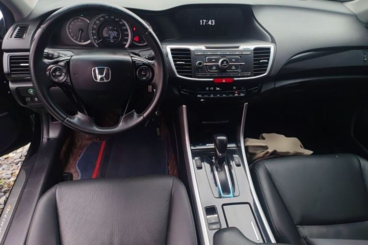 Used Honda Accord 2016 2.0L Luxury Edition Center Console