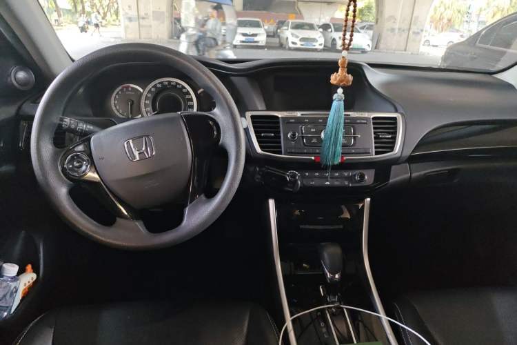 Used Honda Accord 2016 2.0L Comfort Edition Center Console