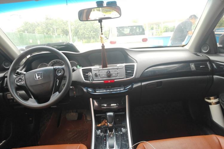 Used Honda Accord 2016 2.0L Comfort Edition Center Console