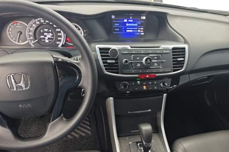 Used Honda Accord 2016 2.0L Comfort Edition Center Console