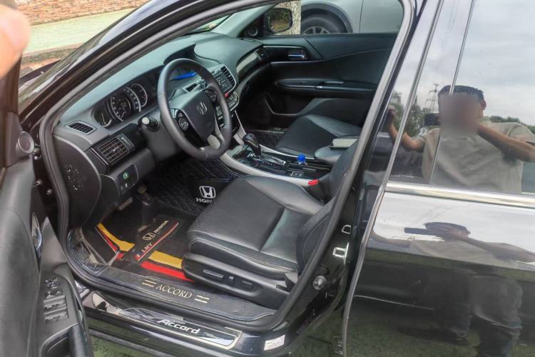Used Honda Accord 2016 2.0L Luxury Edition Driver Seat
