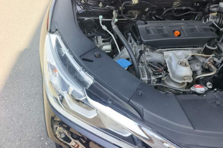 Used Honda Accord 2016 2.0L Comfort Edition Engine Bay Right