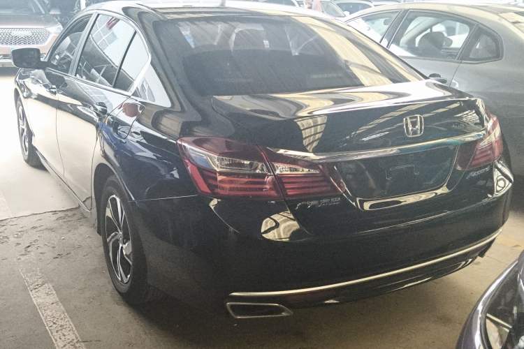 Used Honda Accord 2016 2.0L Comfort Edition Exterior 2