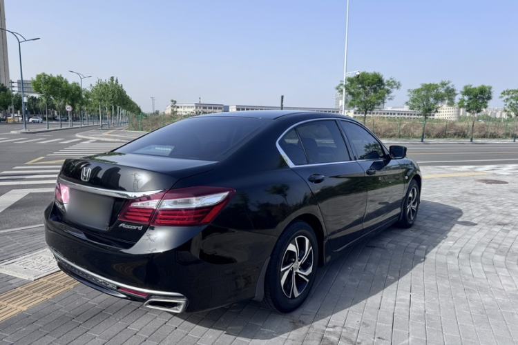 Used Honda Accord 2016 2.0L Comfort Edition Exterior 4