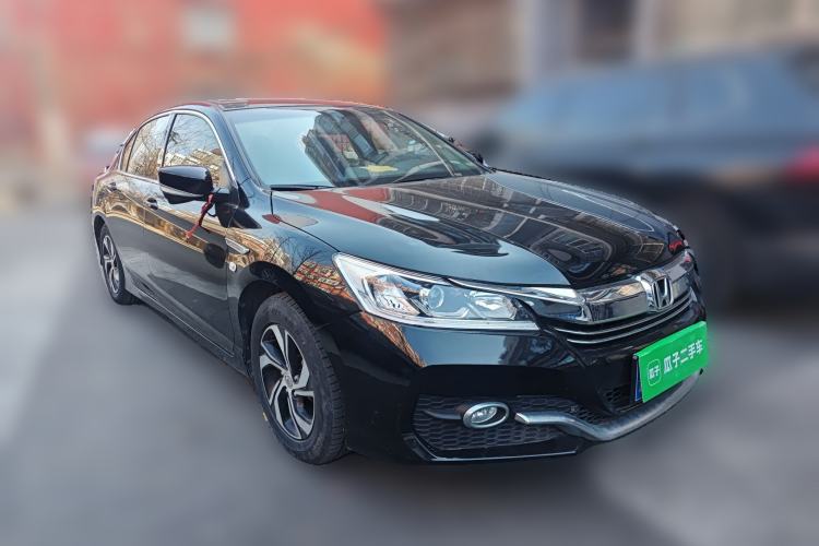 Used Honda Accord 2016 2.0L Comfort Edition Front Right 45 Deg