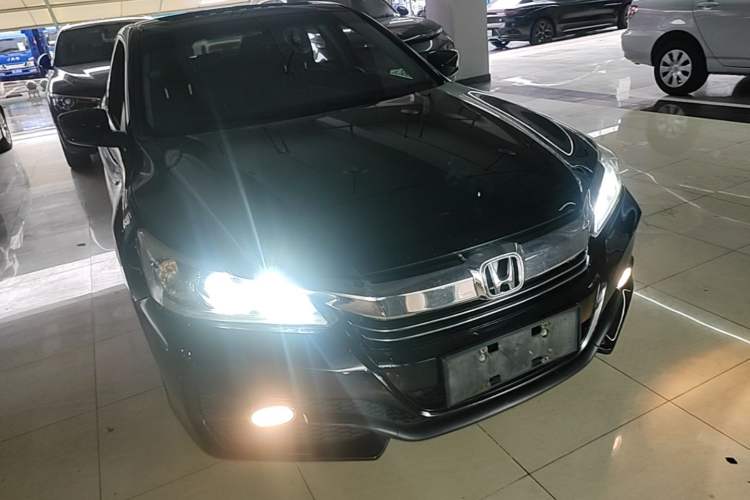 Used Honda Accord 2016 2.0L Comfort Edition Front Right 45 Deg