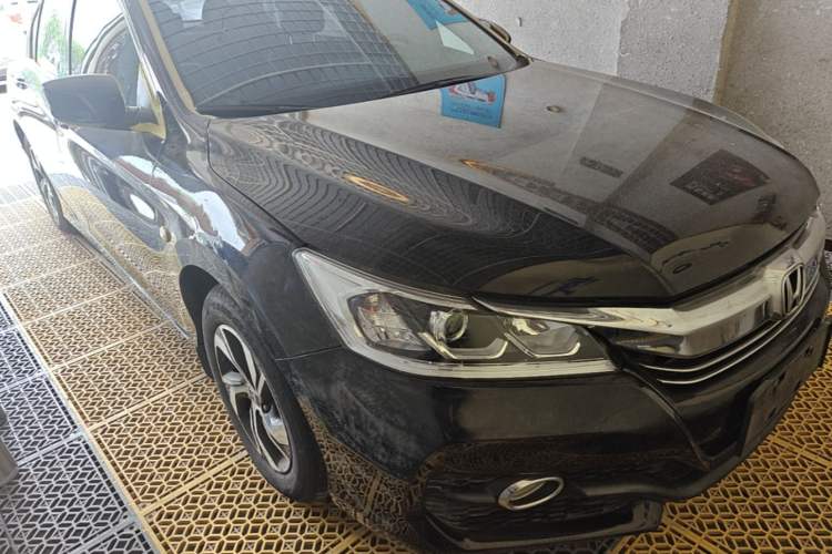 Used Honda Accord 2016 2.0L Comfort Edition Front Right 45 Deg