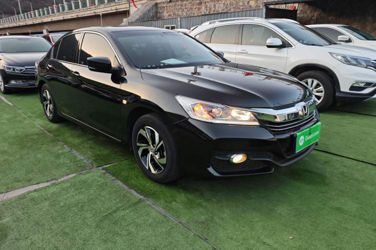 Used Honda Accord 2016 2.0L Comfort Edition Front Right 45 Deg