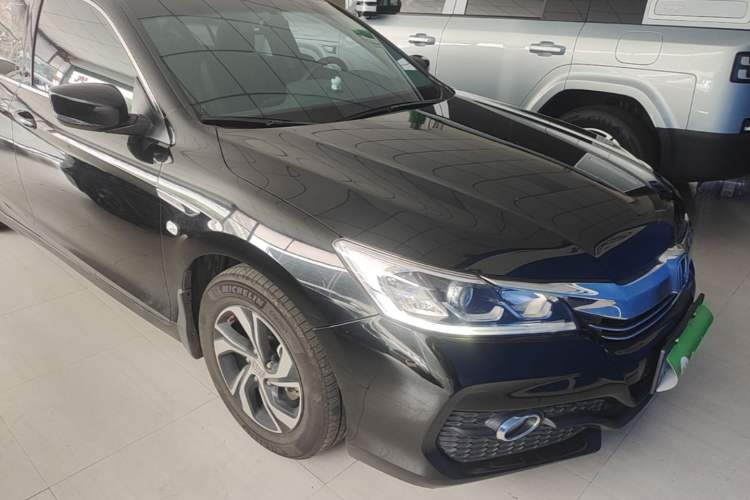 Used Honda Accord 2016 2.0L Comfort Edition Front Right 45 Deg