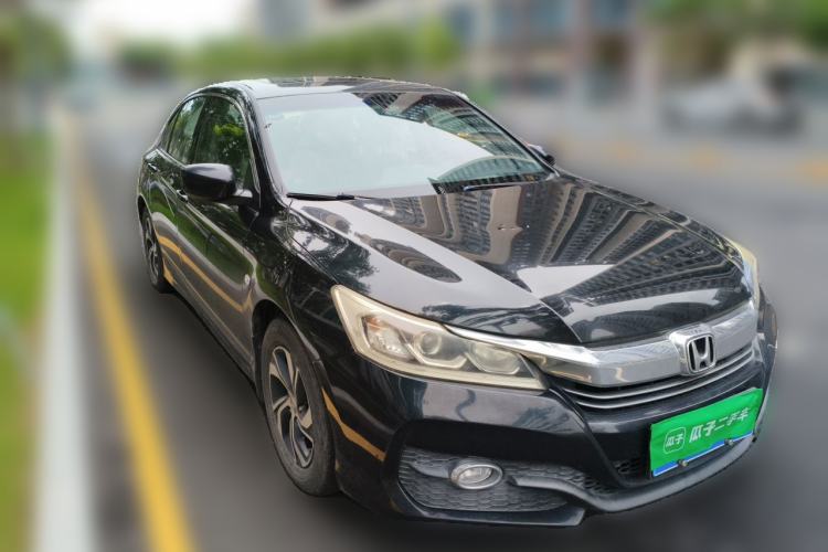 Used Honda Accord 2016 2.0L Comfort Edition Front Right 45 Deg
