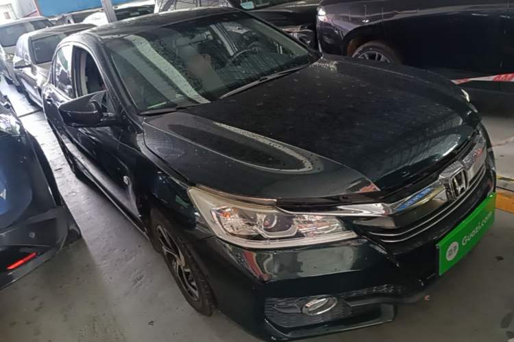 Used Honda Accord 2016 2.0L Comfort Edition Front Right 45 Deg