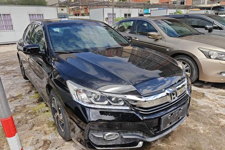 Used Honda Accord 2016 2.0L Luxury Edition Front Right 45 Deg