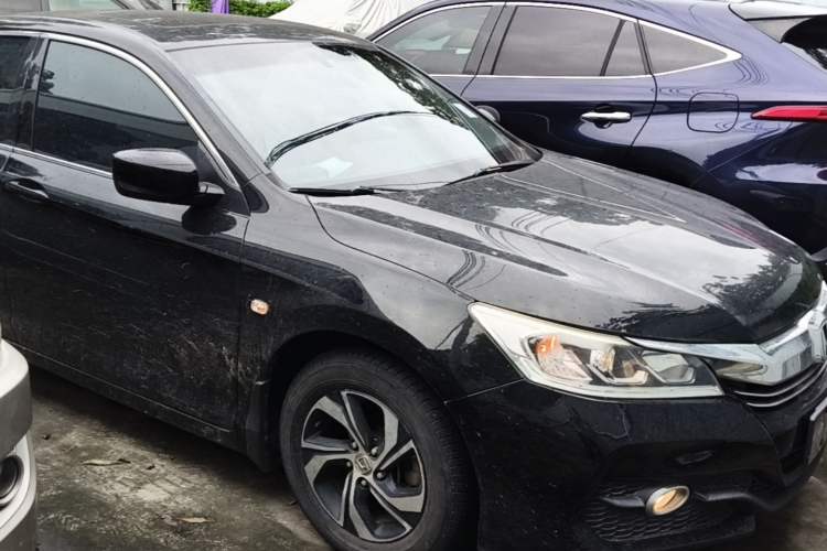 Used Honda Accord 2016 2.0L Comfort Edition Front Right 45 Deg