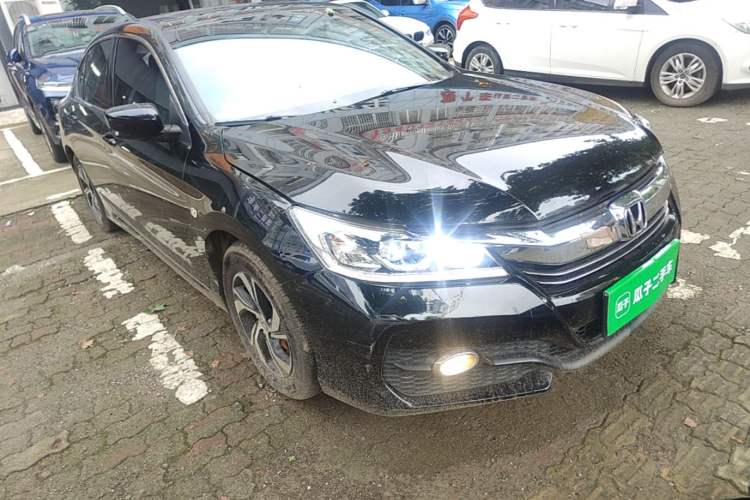 Used Honda Accord 2016 2.0L Comfort Edition Front Right 45 Deg