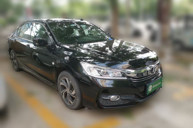 Used Honda Accord 2016 2.0L Comfort Edition Front Right 45 Deg