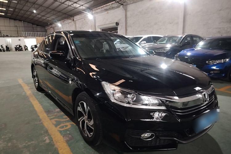Used Honda Accord 2016 2.0L Comfort Edition Front Right 45 Deg