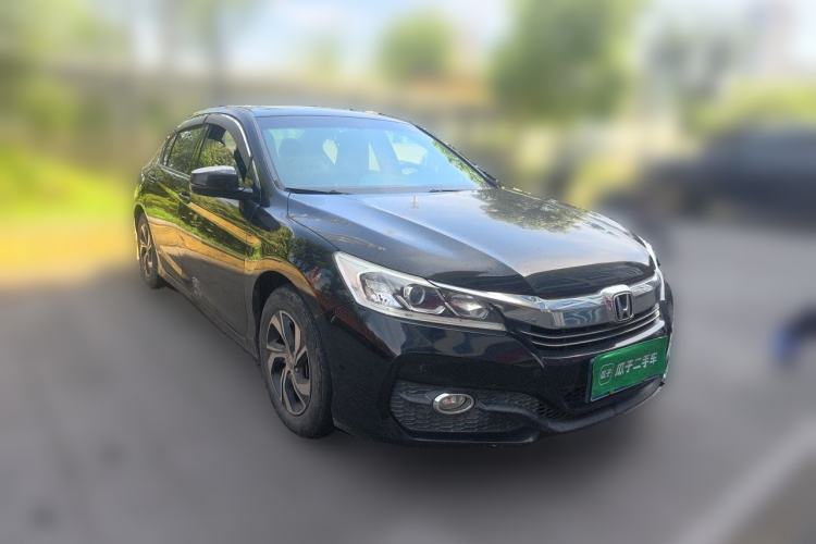 Used Honda Accord 2016 2.0L Luxury Edition Front Right 45 Deg