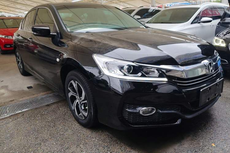 Used Honda Accord 2016 2.0L Comfort Edition Front Right 45 Deg