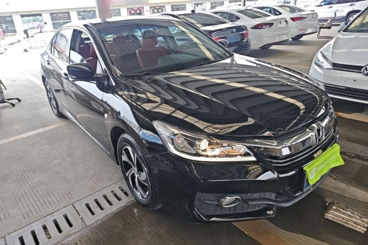 Used Honda Accord 2016 2.0L Comfort Edition Front Right 45 Deg