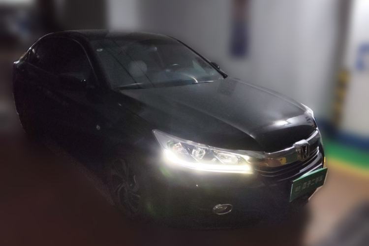Used Honda Accord 2016 2.0L Comfort Edition Front Right 45 Deg