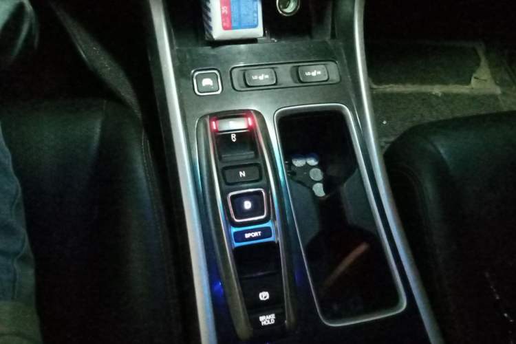 Used Honda Accord 2016 Hybrid 2.0L Sharp Edition Gear Lever