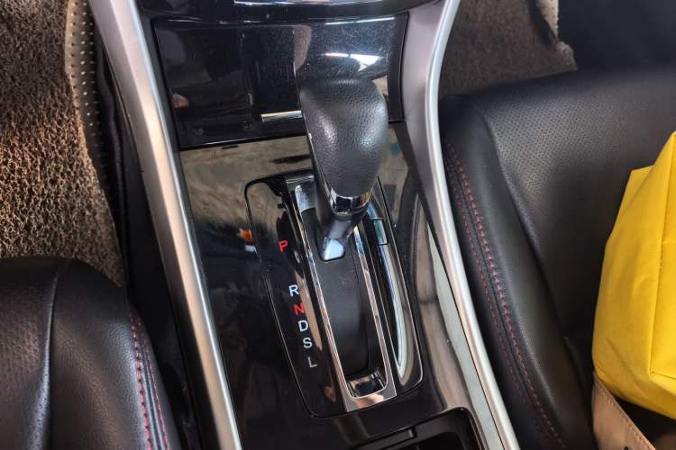 Used Honda Accord 2016 2.0L Comfort Edition Gear Lever