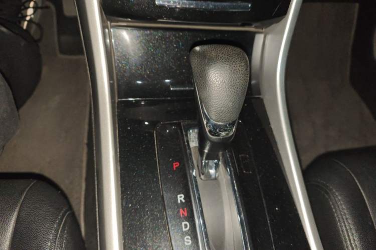 Used Honda Accord 2016 2.0L Comfort Edition Gear Lever