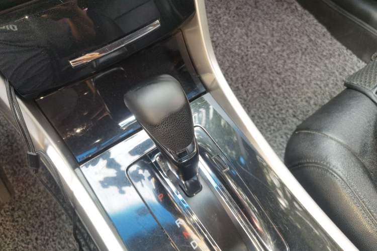 Used Honda Accord 2016 2.0L Comfort Edition Gear Lever