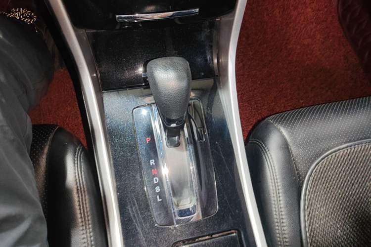 Used Honda Accord 2016 2.0L Comfort Edition Gear Lever