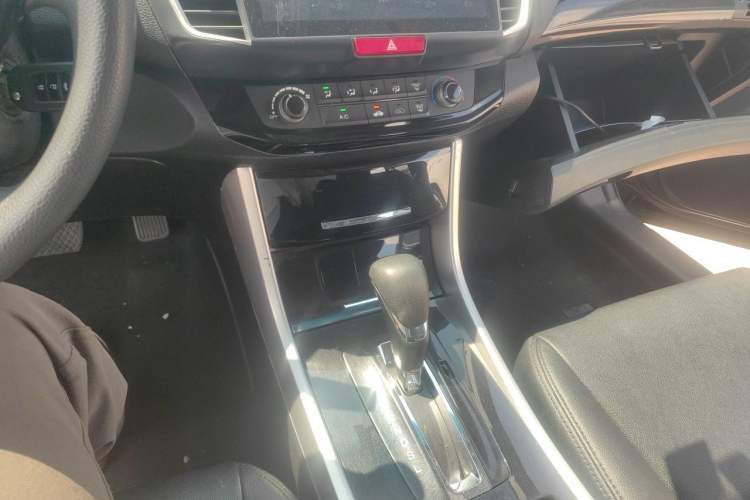Used Honda Accord 2016 2.0L Comfort Edition Gear Lever