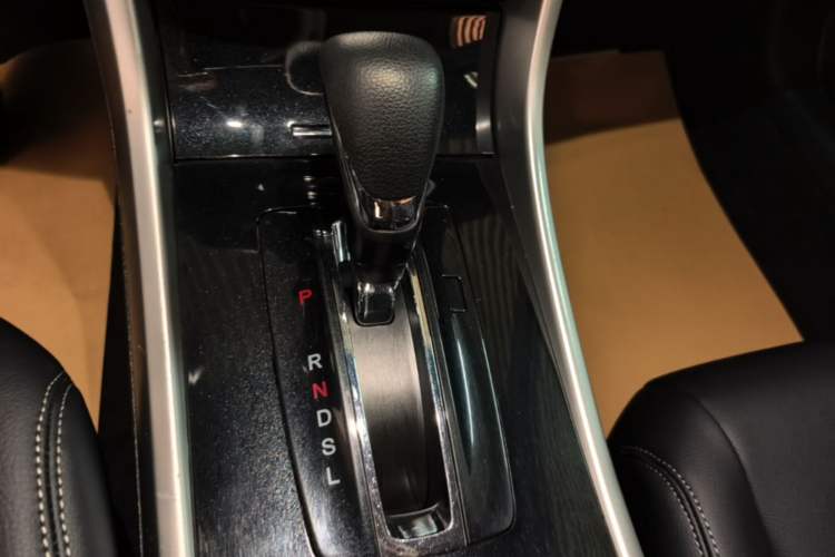 Used Honda Accord 2016 2.0L Comfort Edition Gear Lever