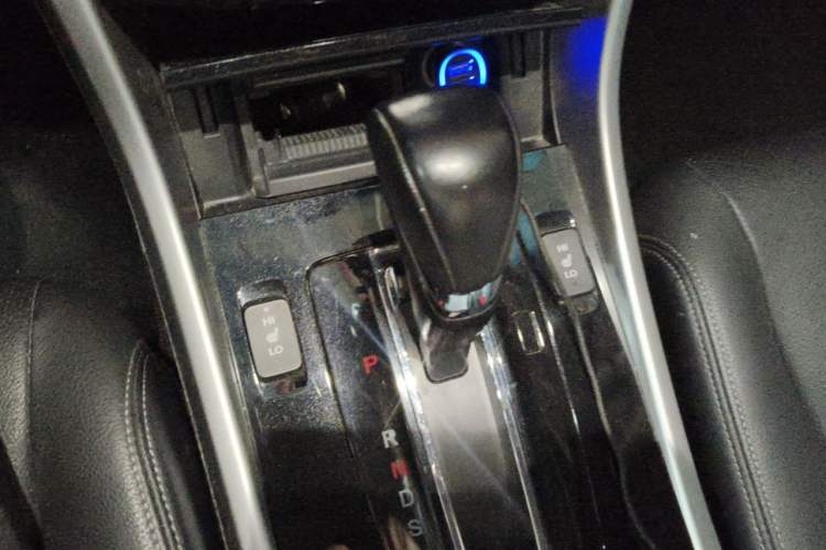 Used Honda Accord 2016 2.0L Elite Edition Gear Lever