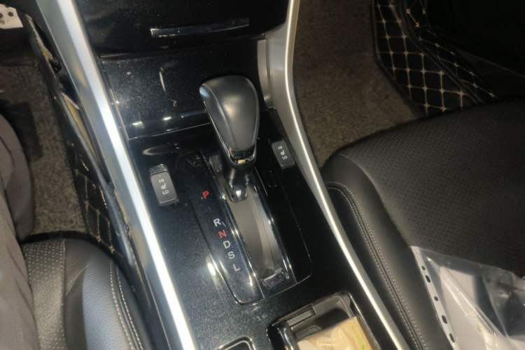 Used Honda Accord 2016 2.0L Luxury Edition Gear Lever