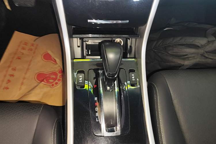 Used Honda Accord 2016 2.0L Elite Edition Gear Lever