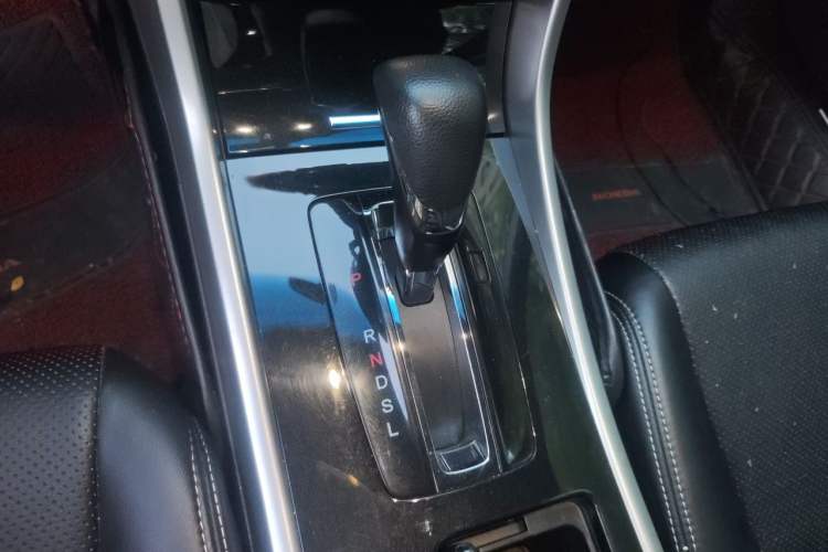 Used Honda Accord 2016 2.0L Comfort Edition Gear Lever