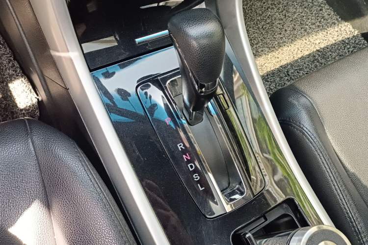 Used Honda Accord 2016 2.0L Comfort Edition Gear Lever