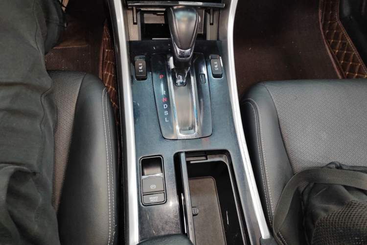 Used Honda Accord 2016 2.0L Elite Edition Gear Lever