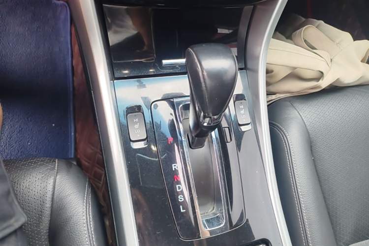 Used Honda Accord 2016 2.0L Luxury Edition Gear Lever