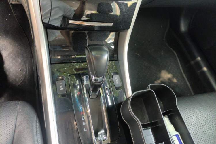 Used Honda Accord 2016 2.0L Elite Edition Gear Lever