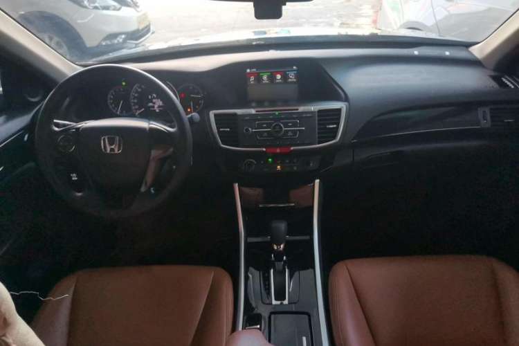 Used Honda Accord 2016 2.0L Comfort Edition Interior 1