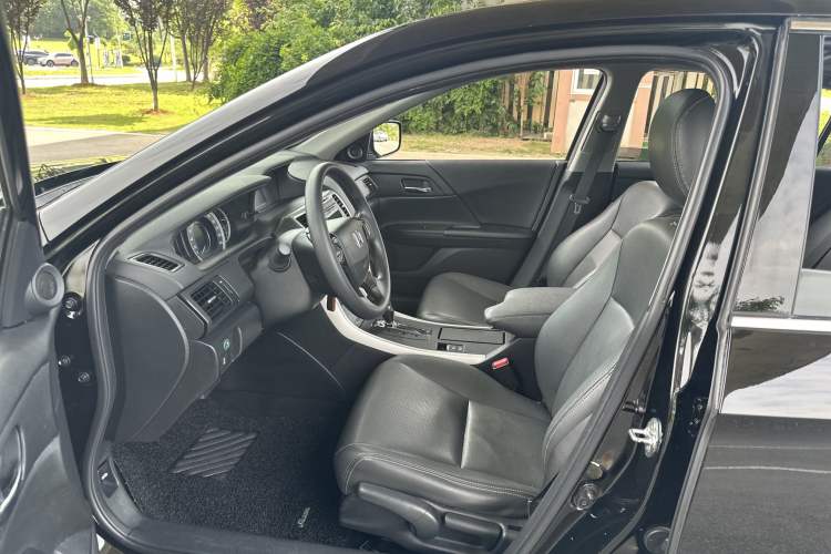 Used Honda Accord 2016 2.0L Comfort Edition Interior 1