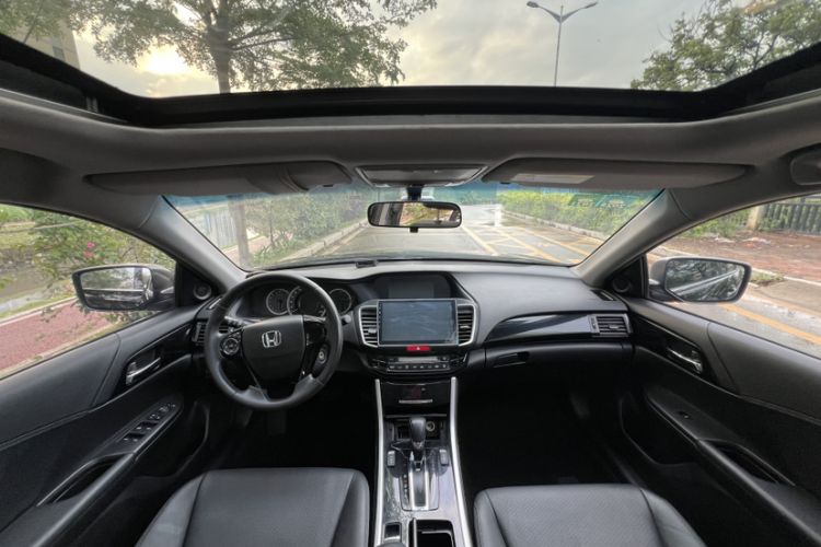 Used Honda Accord 2016 2.0L Elite Edition Interior 1