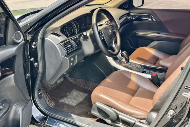 Used Honda Accord 2016 2.0L Comfort Edition Interior 1