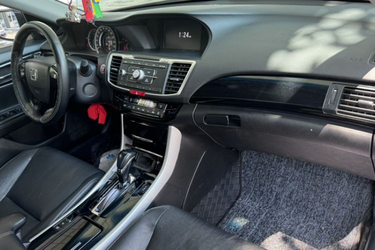 Used Honda Accord 2016 2.0L Elite Edition Interior 10