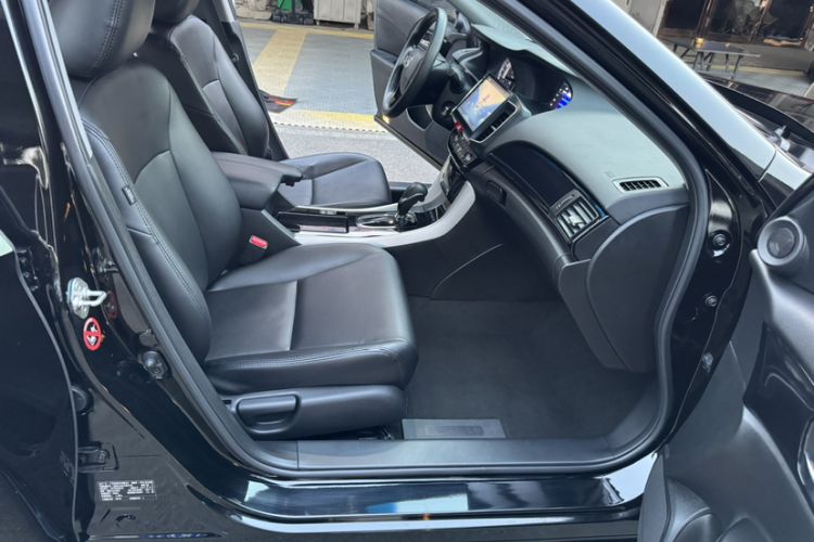 Used Honda Accord 2016 2.0L Comfort Edition Interior 2