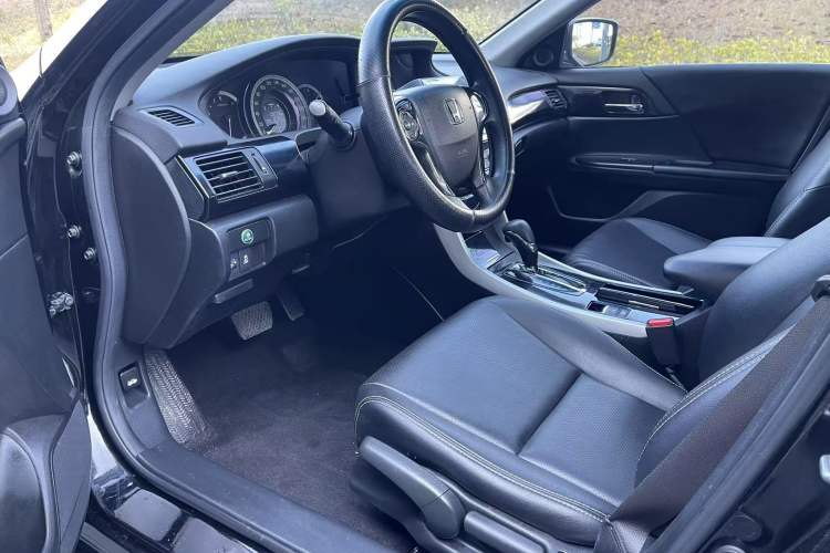 Used Honda Accord 2016 2.0L Comfort Edition Interior 2
