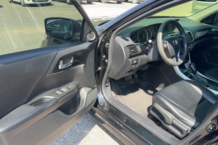 Used Honda Accord 2016 2.0L Comfort Edition Interior 3