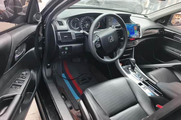 Used Honda Accord 2016 2.0L Comfort Edition Interior 3