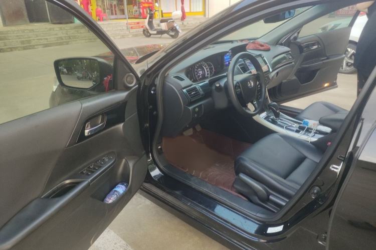 Used Honda Accord 2016 2.0L Comfort Edition Interior 3