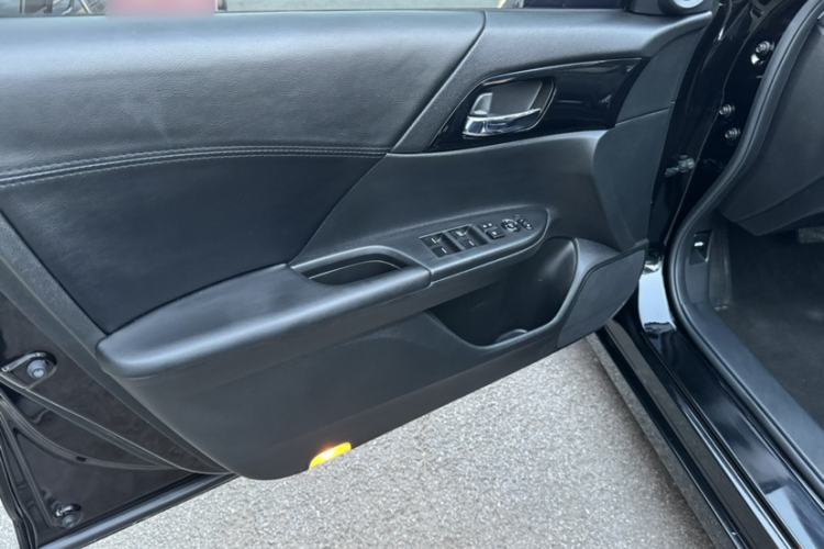 Used Honda Accord 2016 2.0L Comfort Edition Interior 3